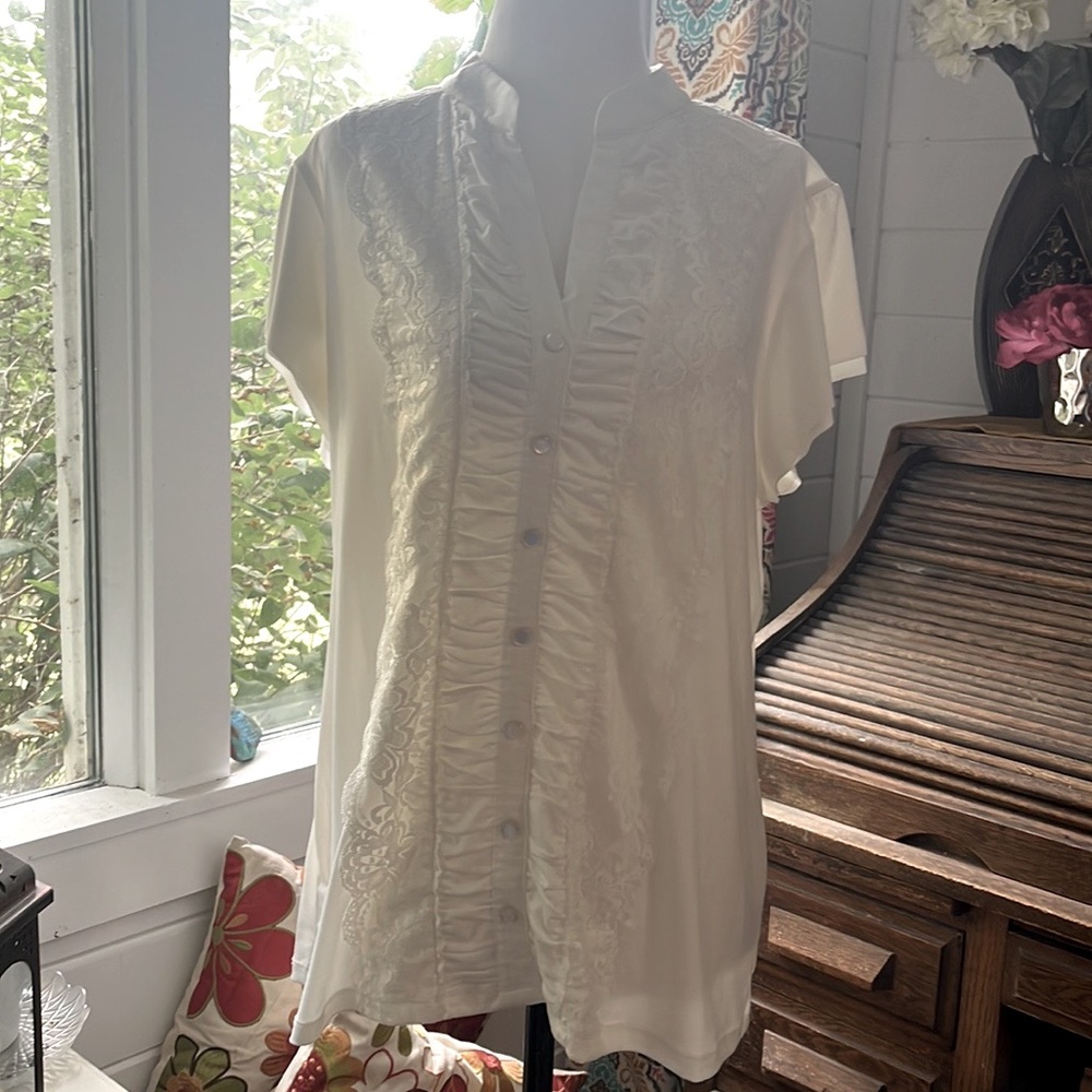 Denver Hayes Size XL Ivory colored blouse with lace/button detailing, like new! - Picture 8 of 13